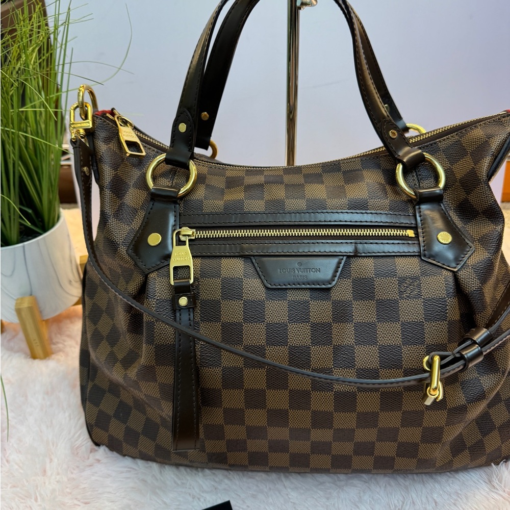 LOUIS VUITTON
Damier Canvas Evora MM Bag - Picture 4 of 12